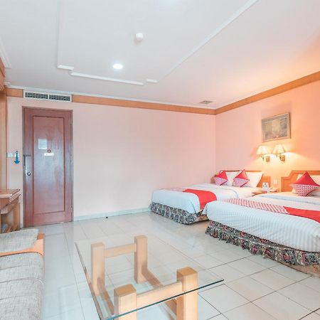 Oyo 671 Hotel Capitol Jakarta Bagian luar foto