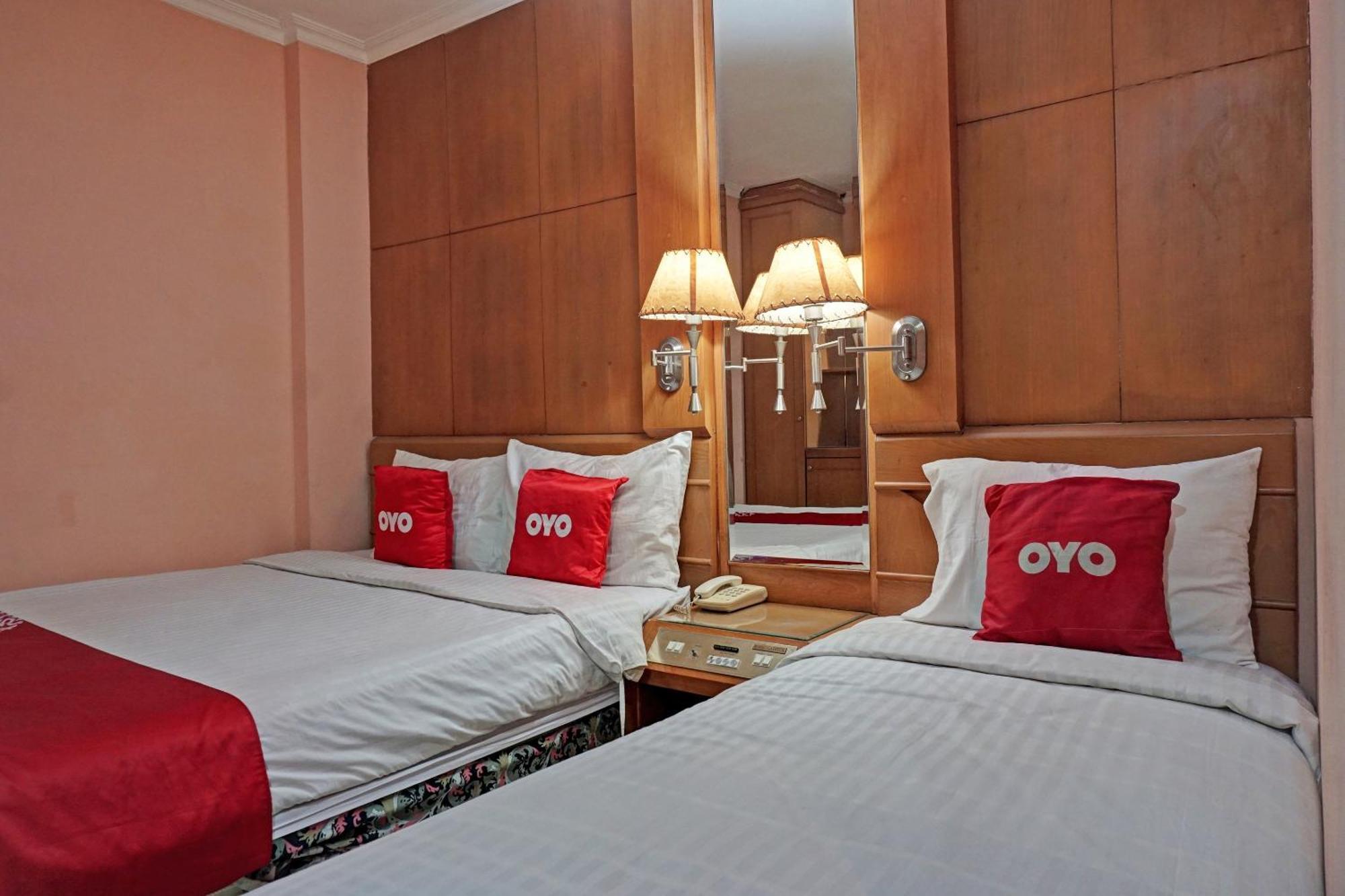 Oyo 671 Hotel Capitol Jakarta Bagian luar foto
