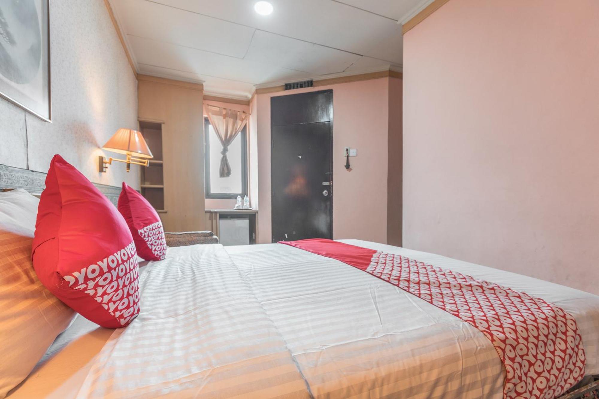 Oyo 671 Hotel Capitol Jakarta Bagian luar foto