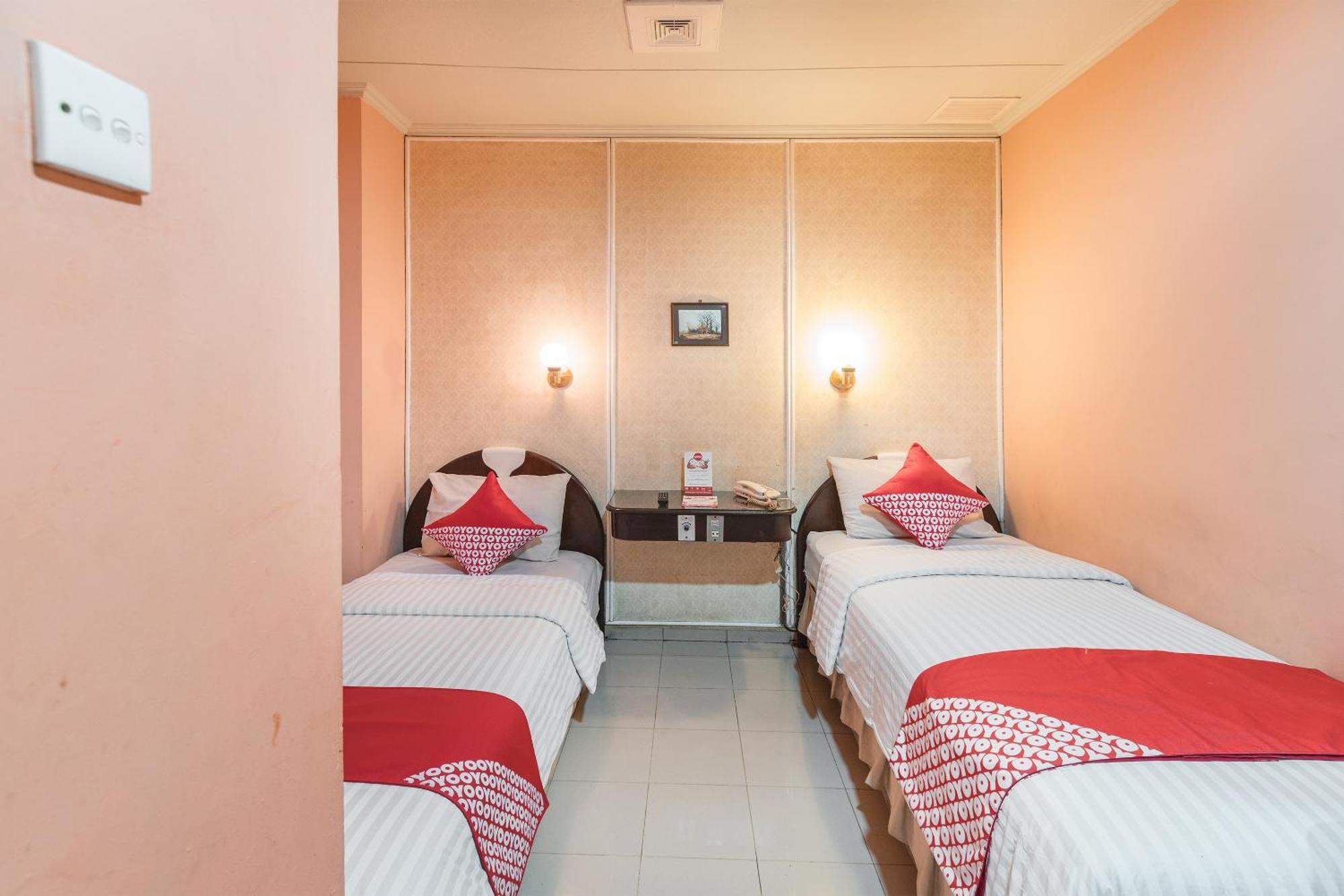 Oyo 671 Hotel Capitol Jakarta Bagian luar foto