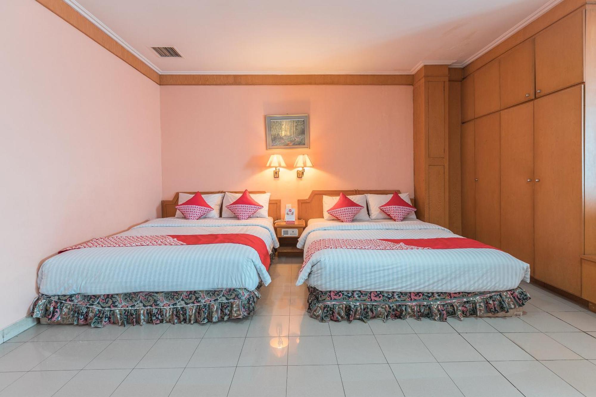 Oyo 671 Hotel Capitol Jakarta Bagian luar foto