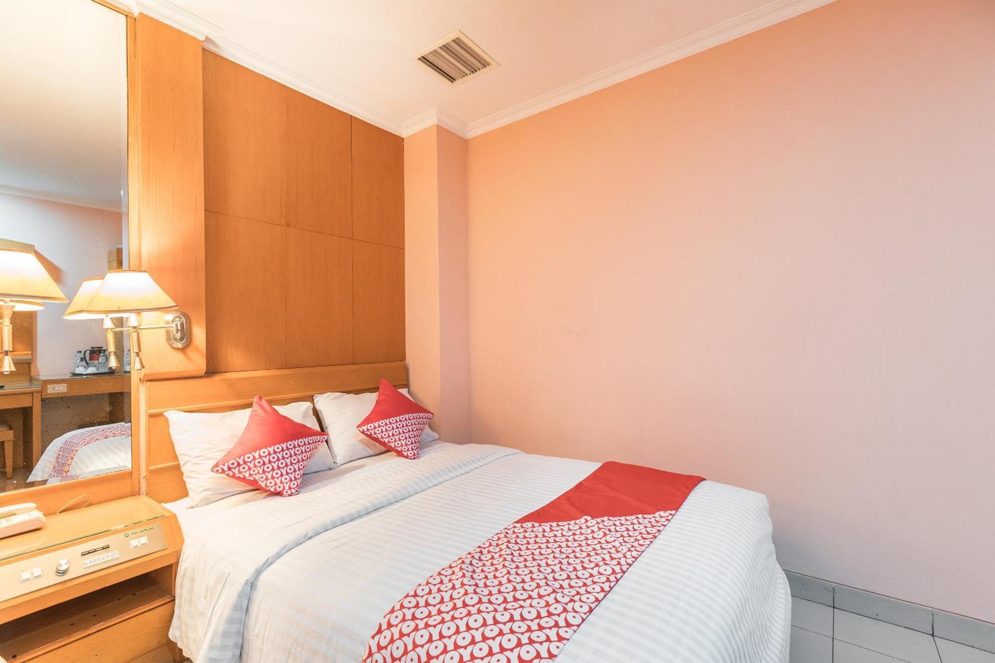 Oyo 671 Hotel Capitol Jakarta Bagian luar foto