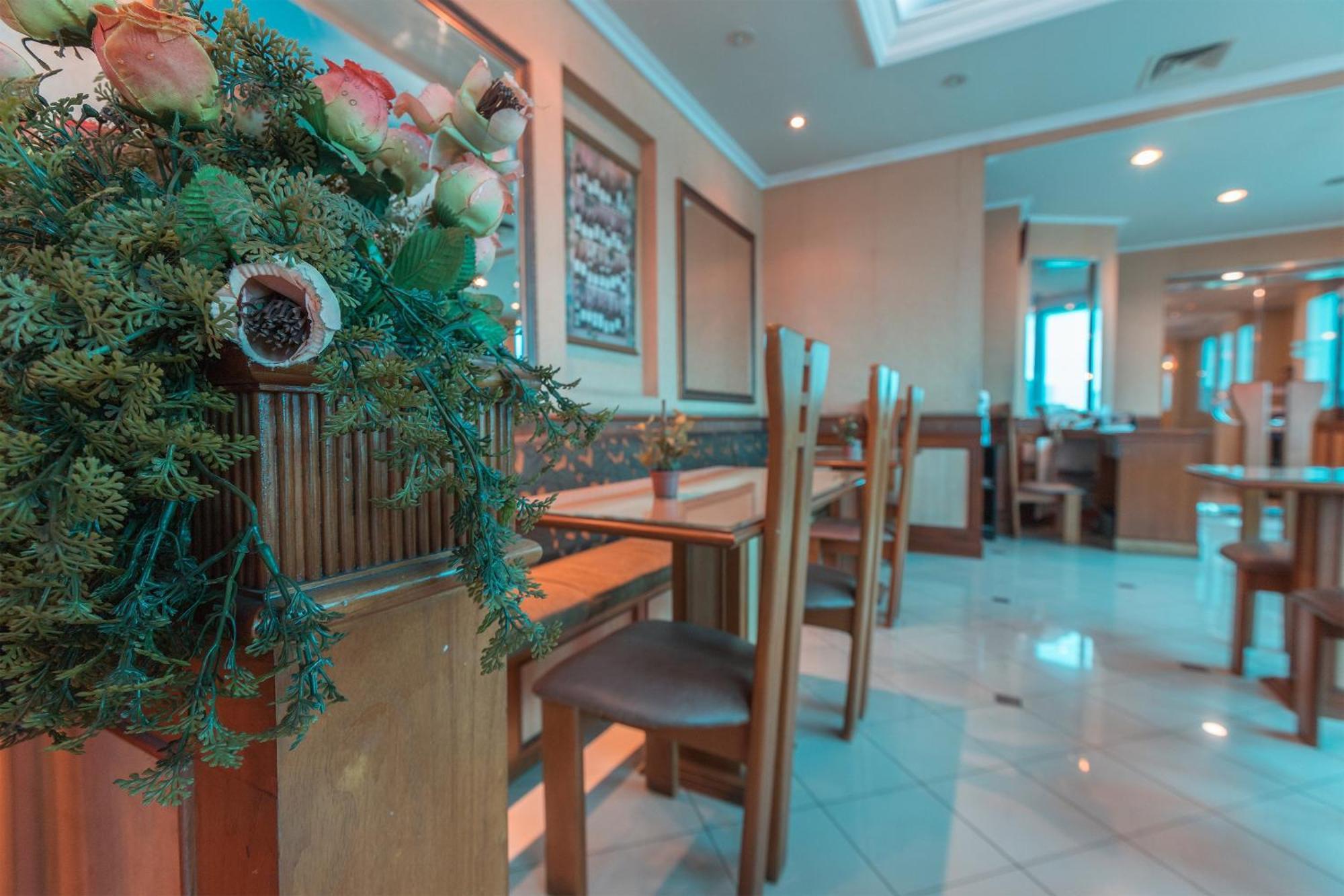 Oyo 671 Hotel Capitol Jakarta Bagian luar foto