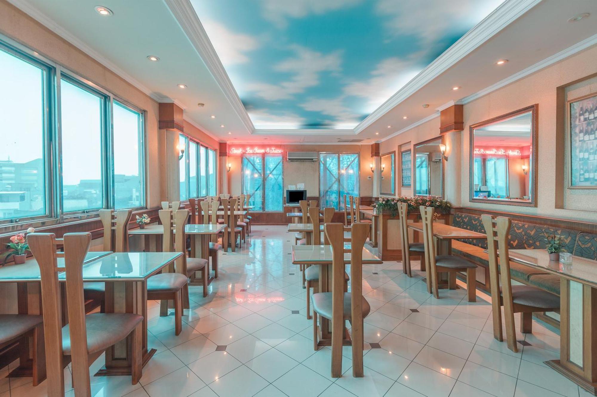Oyo 671 Hotel Capitol Jakarta Bagian luar foto