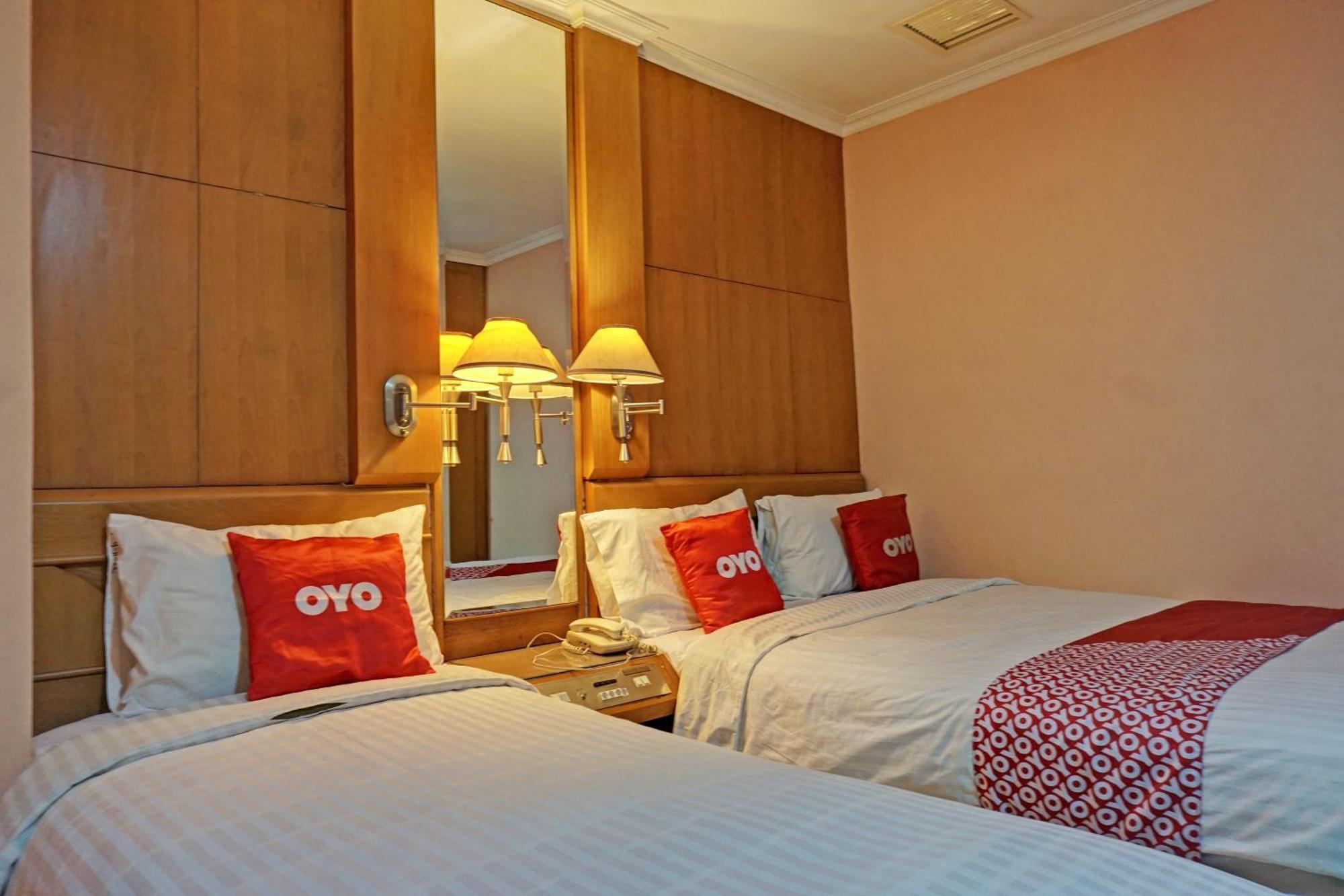 Oyo 671 Hotel Capitol Jakarta Bagian luar foto