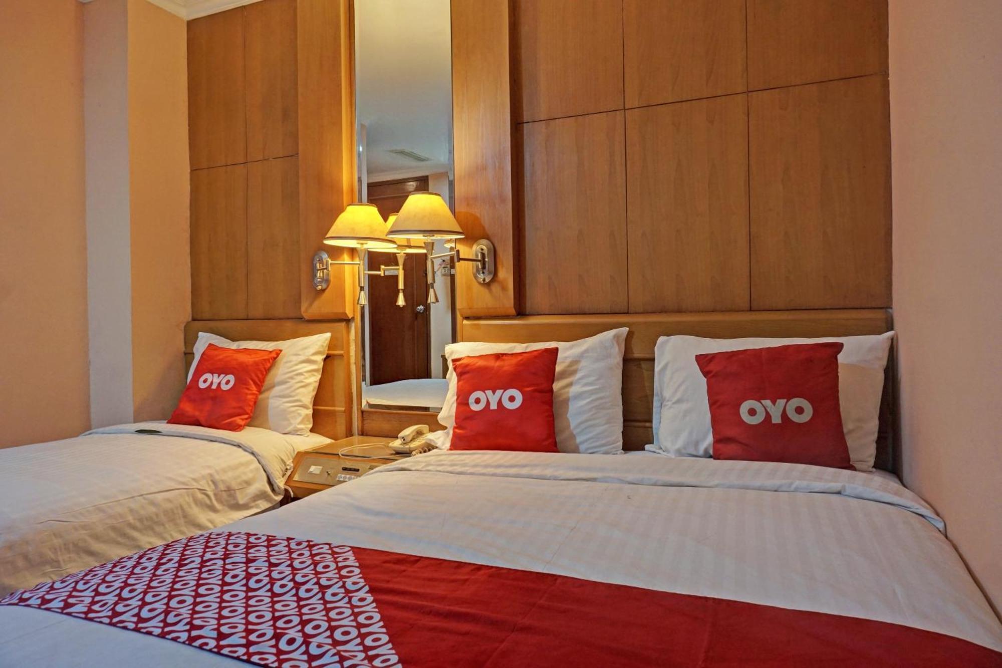 Oyo 671 Hotel Capitol Jakarta Bagian luar foto