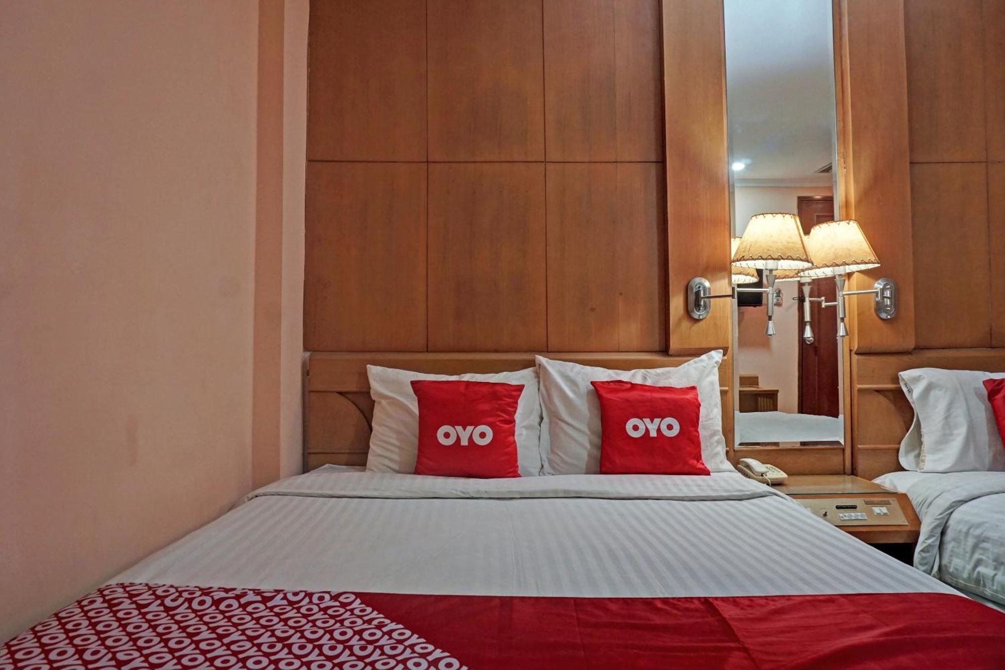 Oyo 671 Hotel Capitol Jakarta Bagian luar foto