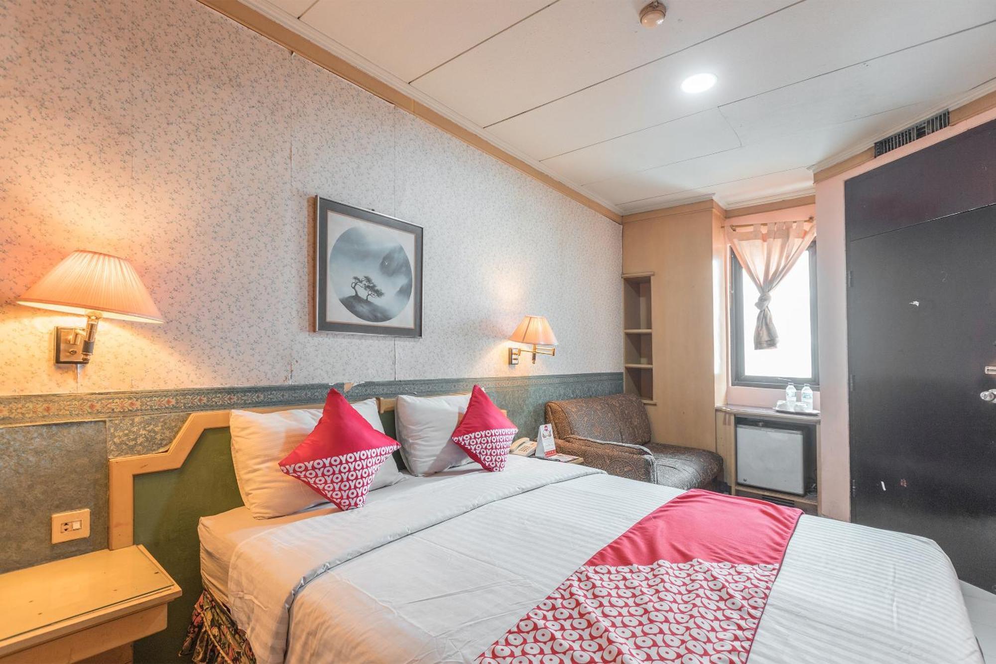 Oyo 671 Hotel Capitol Jakarta Bagian luar foto