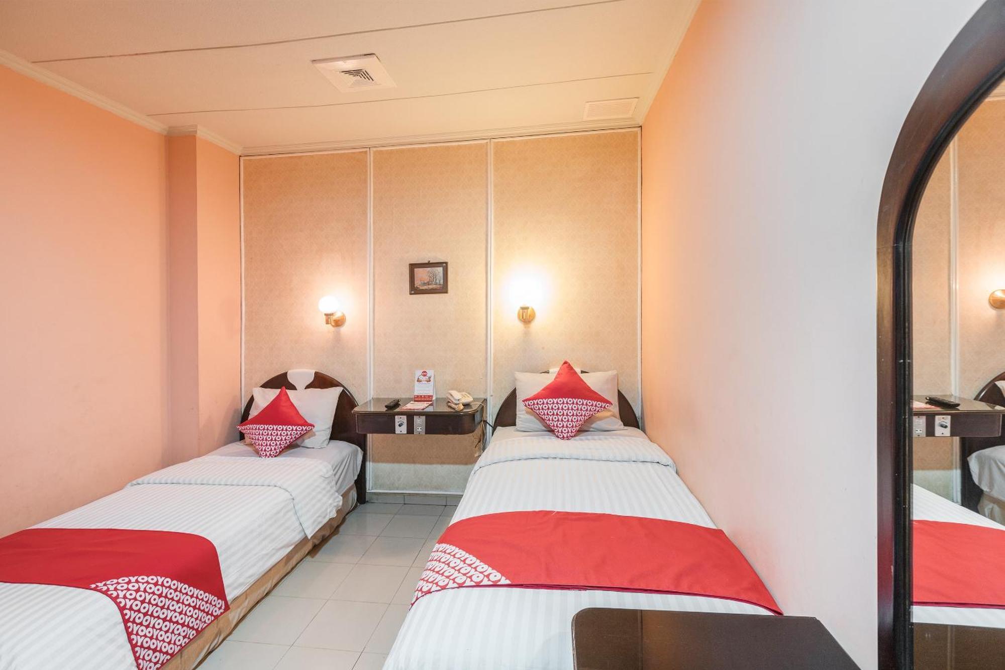 Oyo 671 Hotel Capitol Jakarta Bagian luar foto