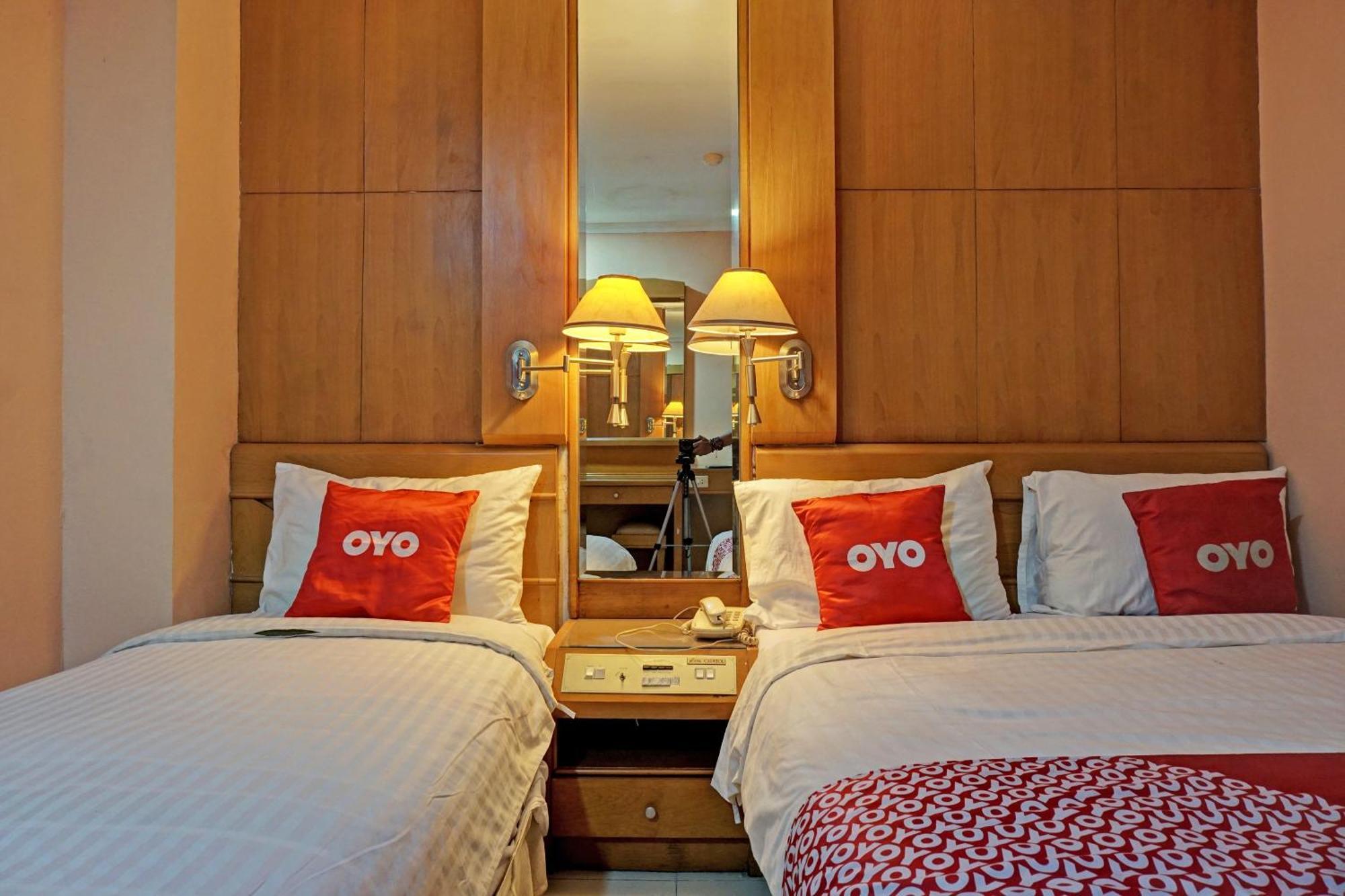Oyo 671 Hotel Capitol Jakarta Bagian luar foto