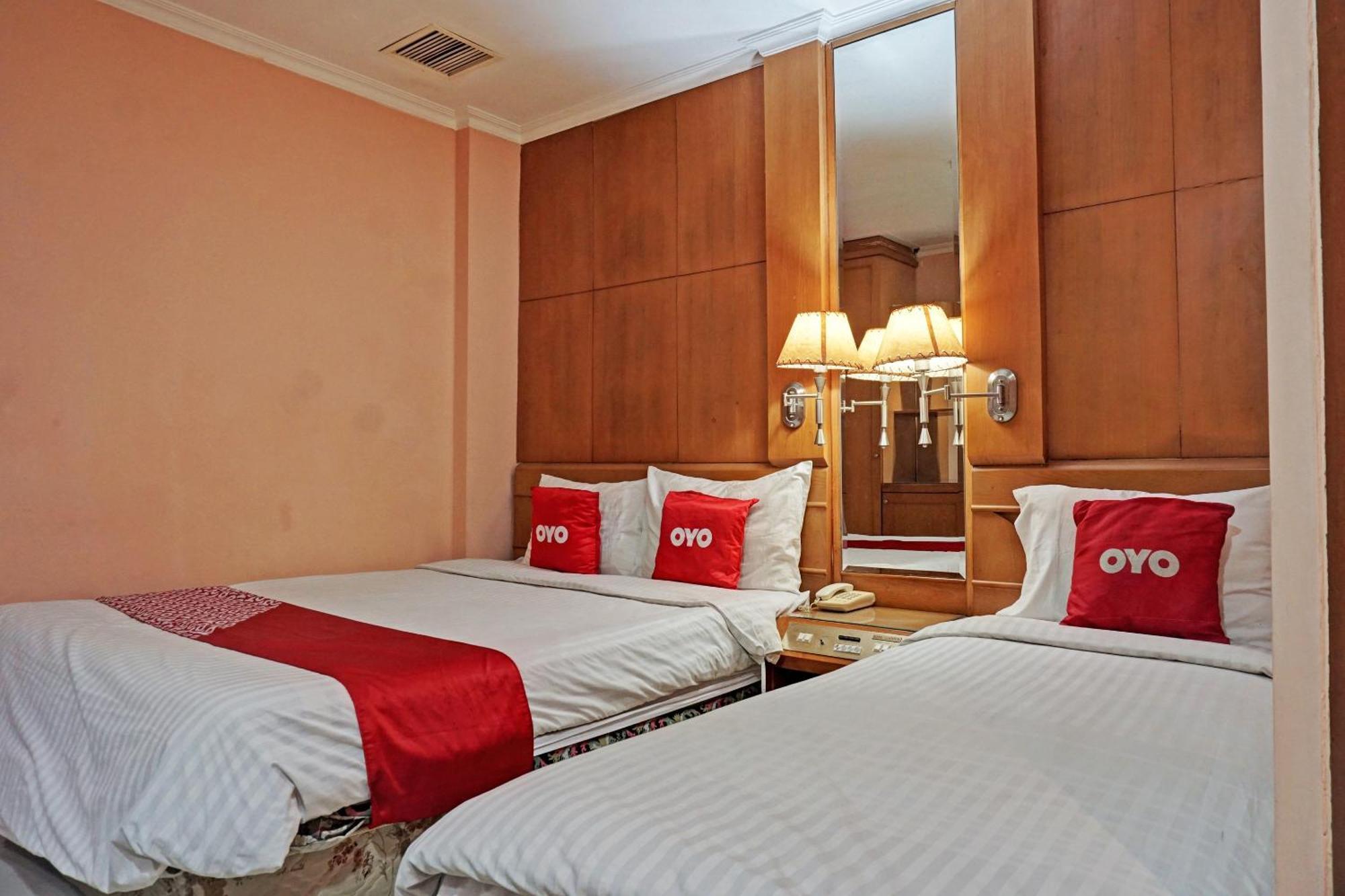 Oyo 671 Hotel Capitol Jakarta Bagian luar foto