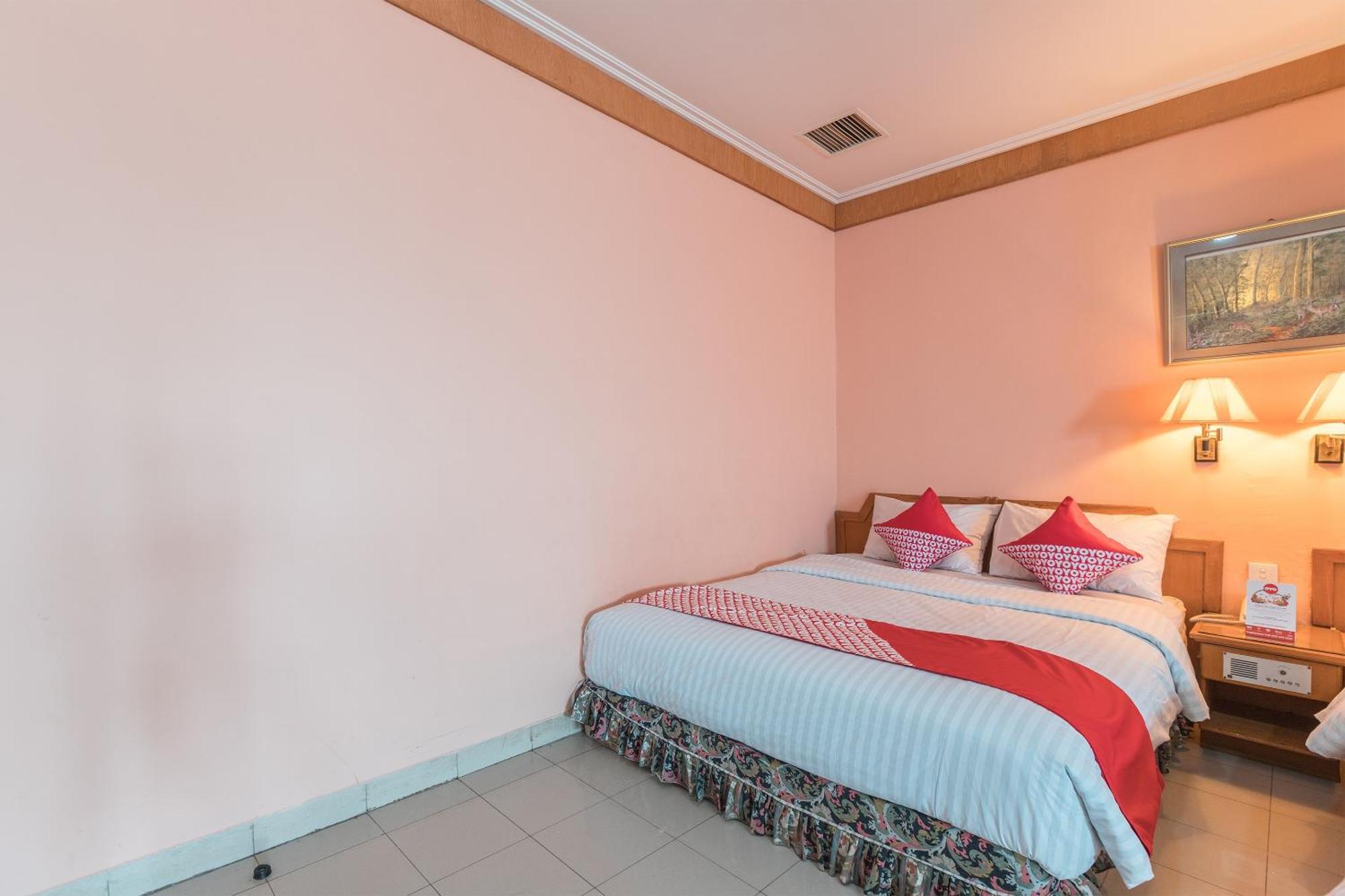 Oyo 671 Hotel Capitol Jakarta Bagian luar foto