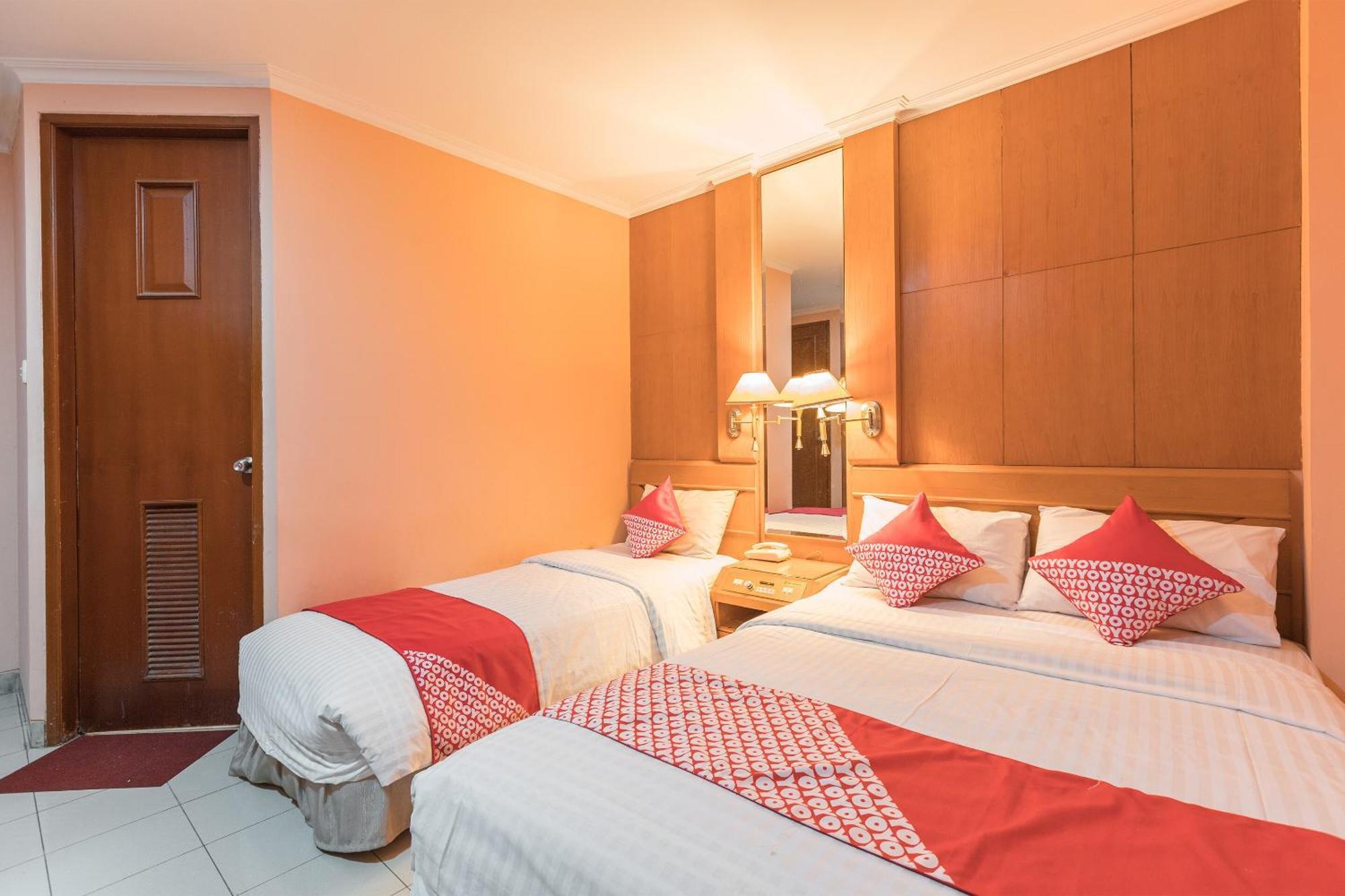 Oyo 671 Hotel Capitol Jakarta Bagian luar foto