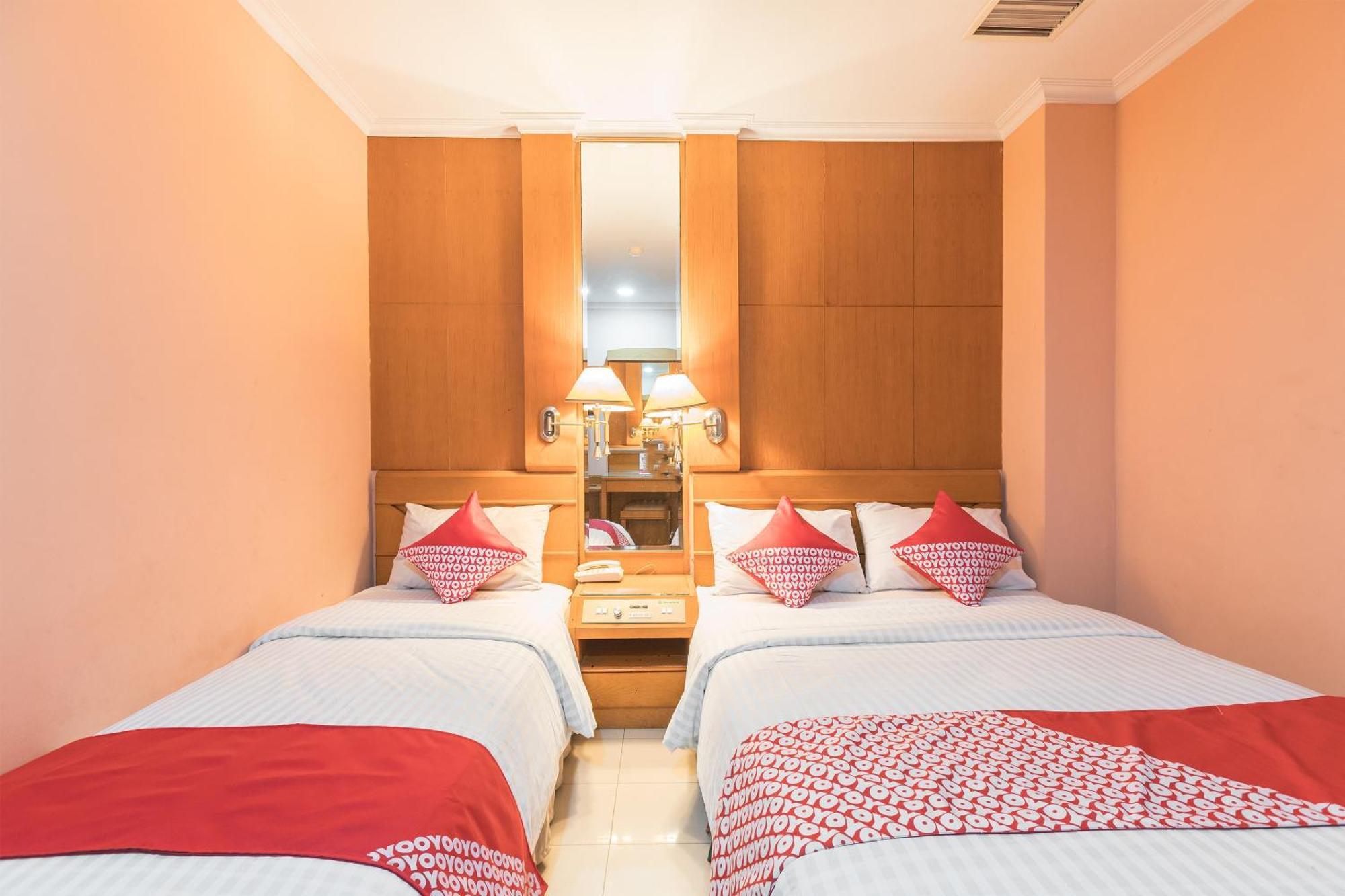 Oyo 671 Hotel Capitol Jakarta Bagian luar foto