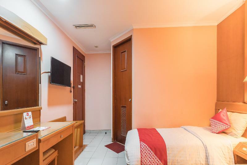 Oyo 671 Hotel Capitol Jakarta Bagian luar foto